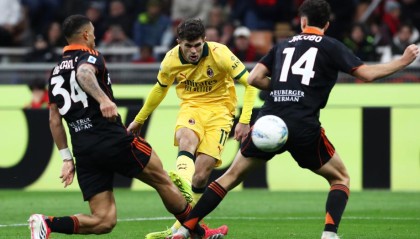 开云官方网站-意甲-迈尼昂送礼莱奥破门 米兰1-1战平科莫