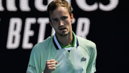 kaiyun-梅德维德夫首秀顺利过关 信心十足剑指背靠背？